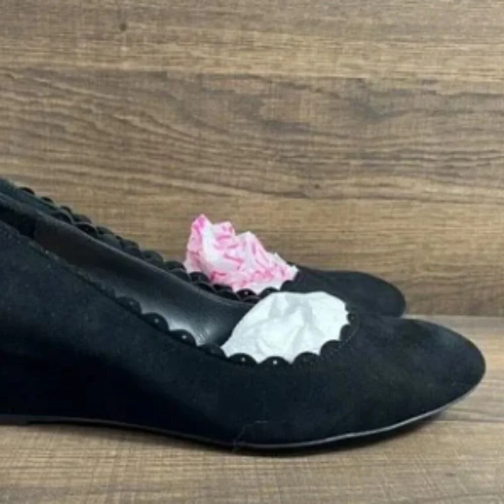 NWB Charter Club Wandaa Suede Wedge Heels 8.5M Almond Toe Scalloped Trim Black
